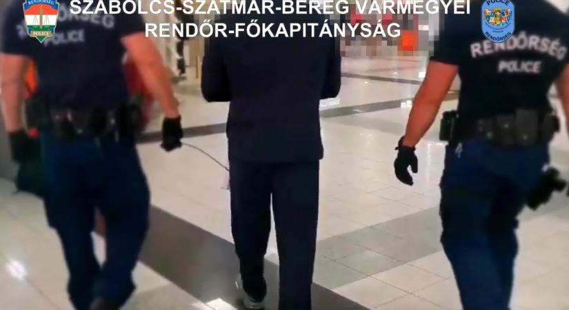 Ukrán-magyar kibercsaló bandát lepleztek le a szabolcsi rendőrök – vezetőjüket Spanyolországban fogták el (VIDEÓ)
