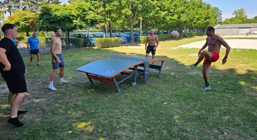 Strandsportnapok: teqball, szétrúgás, matrackajak a Tófürdőn - képekkel!