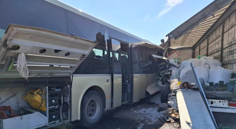 Hihetetlen felajánlást tett a szakápoló a buszbaleset sérültjeinek