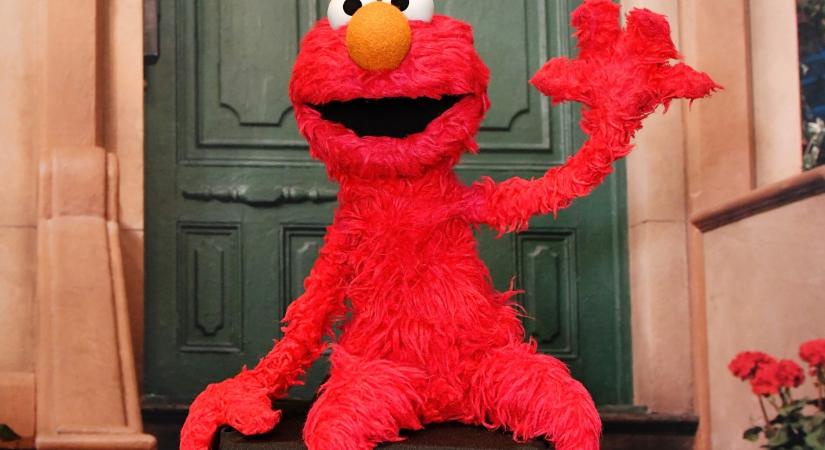 Rasszista provokátort csinált egy hacker az X-en Elmo-ból