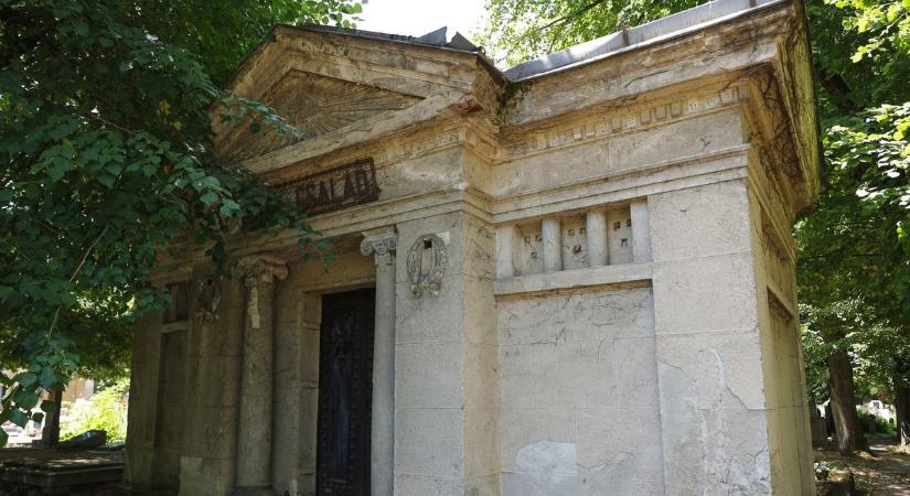 Reök-kripta meggyalázva: az ükunoka súlyos igazságokat tárt a nyilvánosság elé