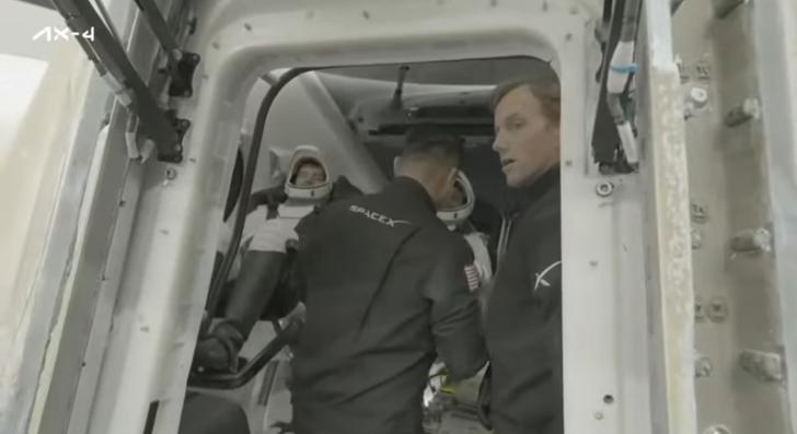 Már a Földön a harmadik magyar űrhajós - Videó