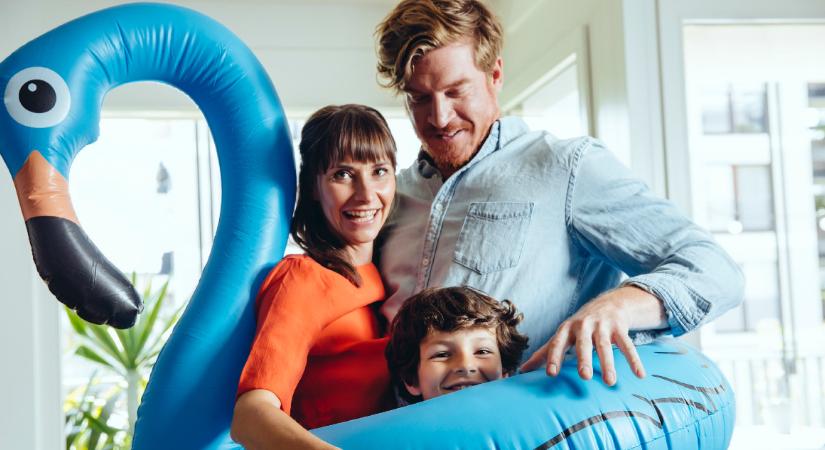 Úgy döntöttek, hogy csak az egyik gyereküket viszik nyaralni, a másikat otthon hagyják – sokan támogatják a szülőket