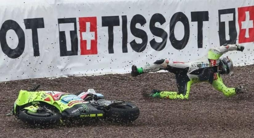 Drámába fulladt a Német MotoGP-futam: a mezőny fele bérletet váltott a sóderágyba (videó)