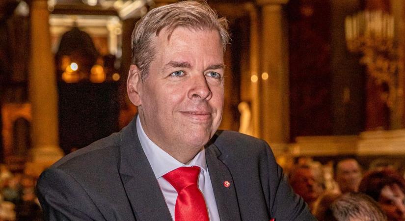 Megszakad a szív: Így néz ki egy nappal a halála után Schmuck Andor sírhelye - fotók