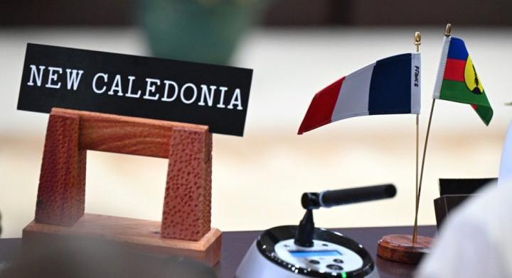 Új-Kaledónia: megállapodást írtak alá a szigetcsoport intézményi jövőjéről