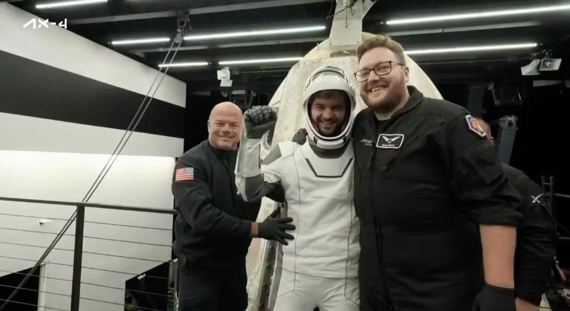 Kapu Tibor mosolyogva hagyta el az űrkapszulát (videó)