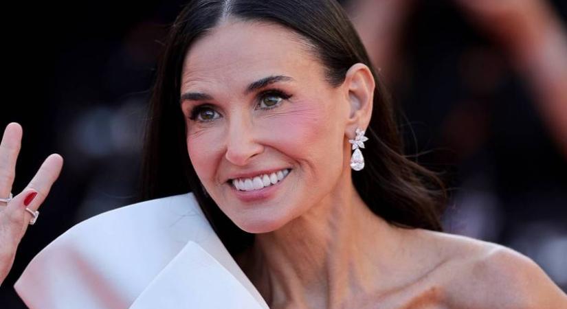 Demi Moore kertje maga a földi paradicsom: a fotókon cuki lányunokájával kertészkedik