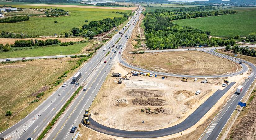 Új felhajtókat építenek az M1-es autópályán