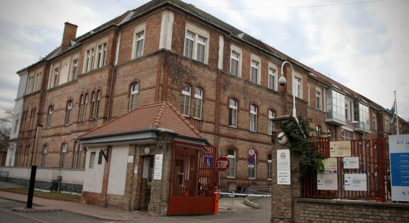 Ki sarcolja a kórházat?