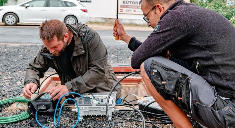 Szenzációs fejlesztés: augusztustól kérhetik a leggyorsabb internetet a kis falvakban élők is