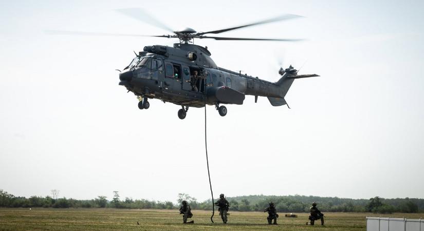 Európában a legmodernebb: teljes a honvédség helikopterflottája – képek