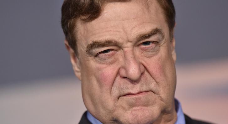 John Goodman a 90 kilós fogyása után vörös szőnyegre lépett, alig lehet ráismerni