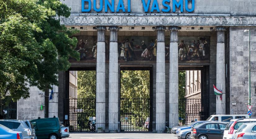 A helyi fideszes szerint örülhet a 1700 kirúgott dunaferres, hogy „három évig kapták a fizetésüket”