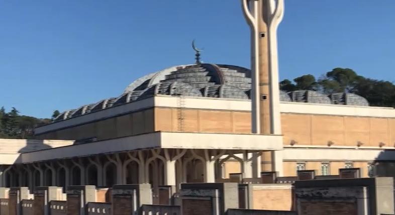 Egy imám is munkába áll a katolikus pap mellett az egyik milánói börtönben  videó