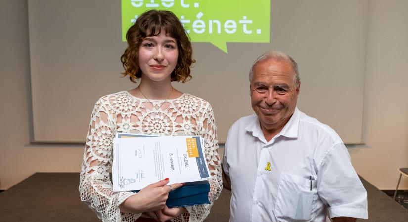 Szavakból újjászületni