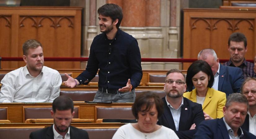 Tompos Márton lemond a Momentum elnöki posztjáról, utódját is megnevezte