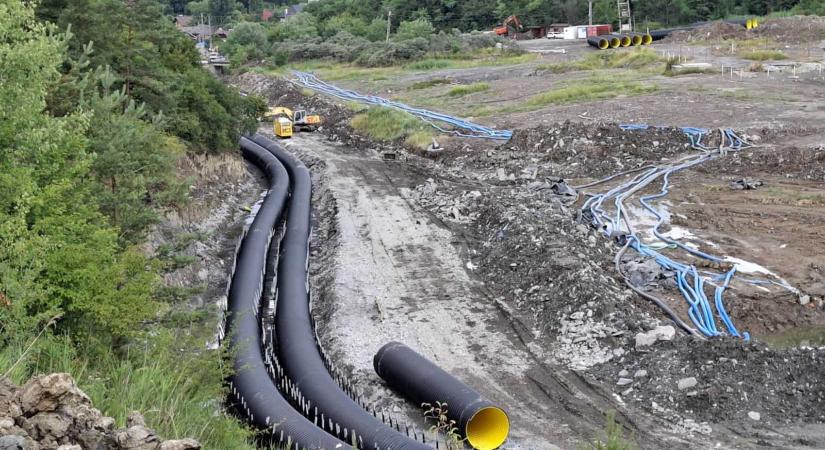 Szerdán bevezethetik a Korond-patakot az elterelő csőrendszerbe