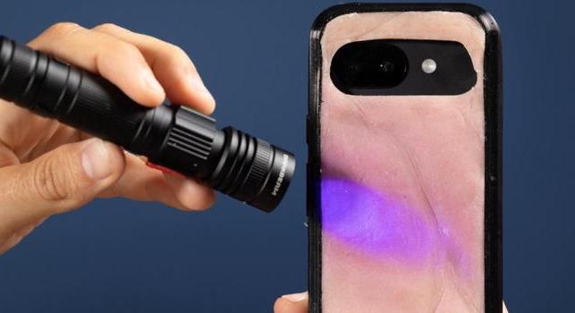 Itt az emberi bőrt utánzó telefontok, ami leég a napon