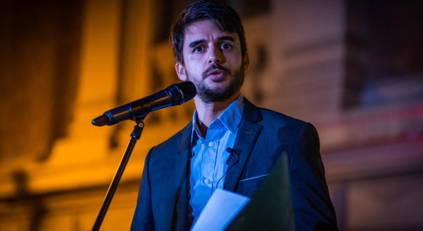Dráma és könnyek: lemondott a Momentum elnöke