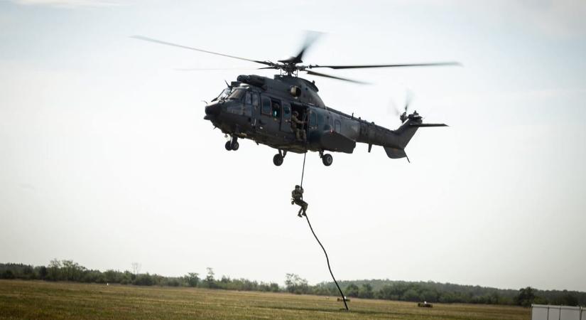Teljes a honvédség helikopterflottája, megjött a hiányzó két H225M