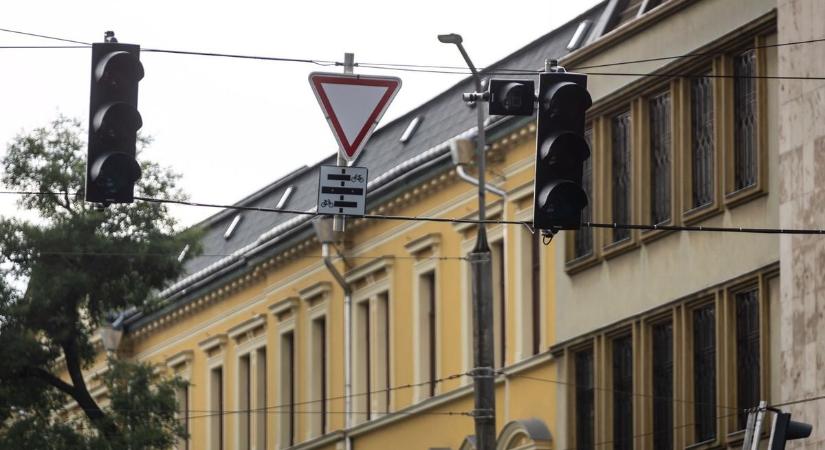 Óvatosan az utakon! Áramszünet van Debrecenben, nem működnek a jelzőlámpák!