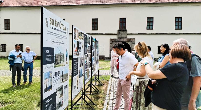 Megnyílt az 50 éves csíkszeredai sörgyár történetét bemutató kiállítás