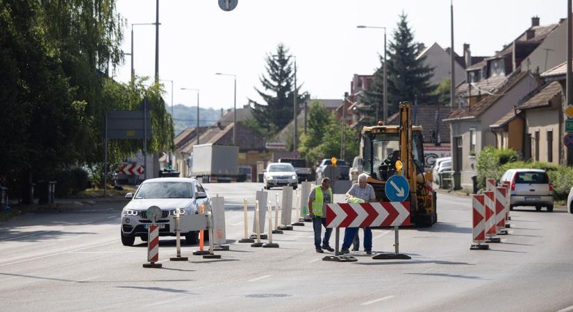 Folytatódik a vízhálózat felújítása Egerben, nyár végéig még változik a forgalmi rend