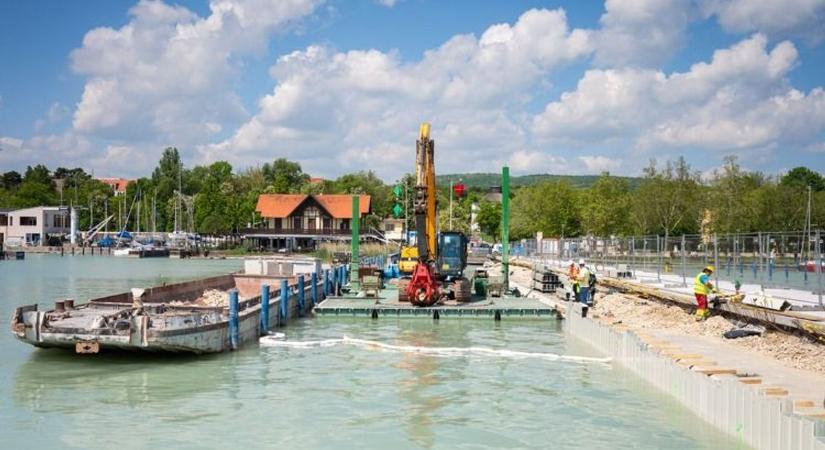 Így épül a Balaton egyik legnagyobb kikötője amerikai technológiával - búvárok is dolgoznak