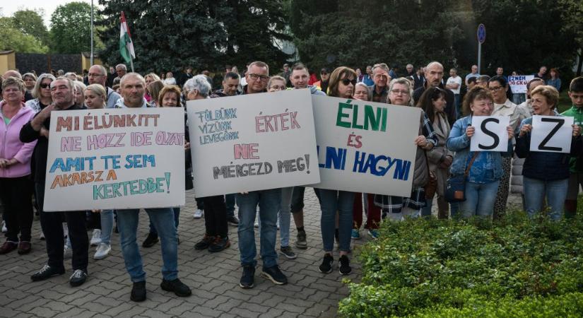 Bábolna nem fogadja el Lázár magyarázatát, hogy miért nem kapják meg a dögtemető miatt beígért kártérítést