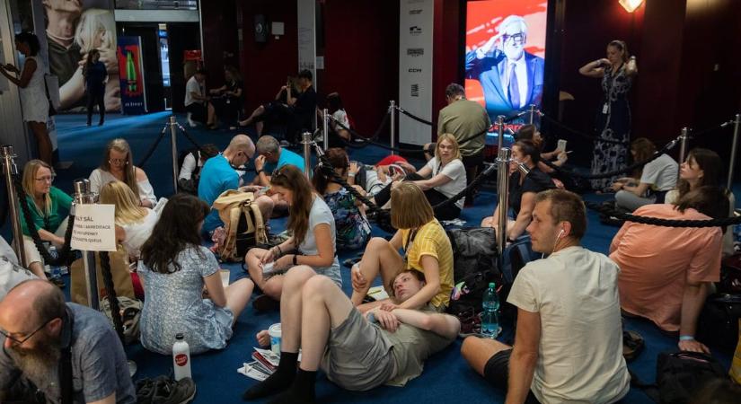 Fliegauf Bence filmjébe Magyar Pétert is beleláthatjuk, egy román filmben viszont konkrétan Orbánt szidja főhős - tudósítás Karlovy Varyból