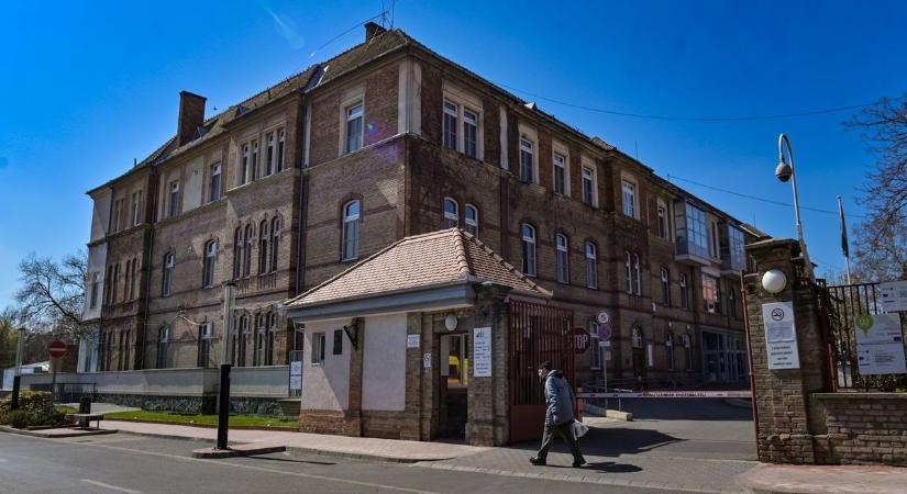Vásárhelyen elszabadultak az indulatok a kórháznak adományozott klímák után, az önkormányzat az egyik kezével ad, a másikkal elvesz