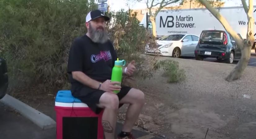 Megbírságoltak egy amerikai férfit, mert ingyen vizet osztott az embereknek a kánikulában