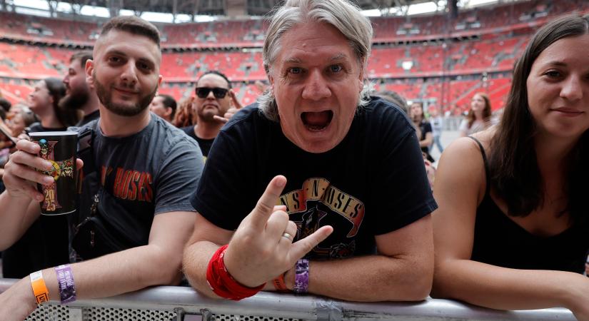 "Amíg a Föld kerek..." - Guns N' Roses Budapesten - a hazai rajongók bizony eléggé eltökéltek - fotók