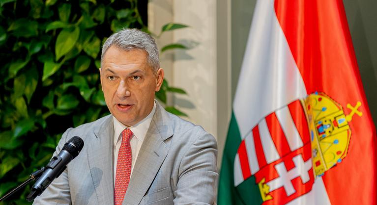 „Bábolna nem kíván dögtemető lenni” – a városvezetés visszautasítja Lázár János magyarázatát