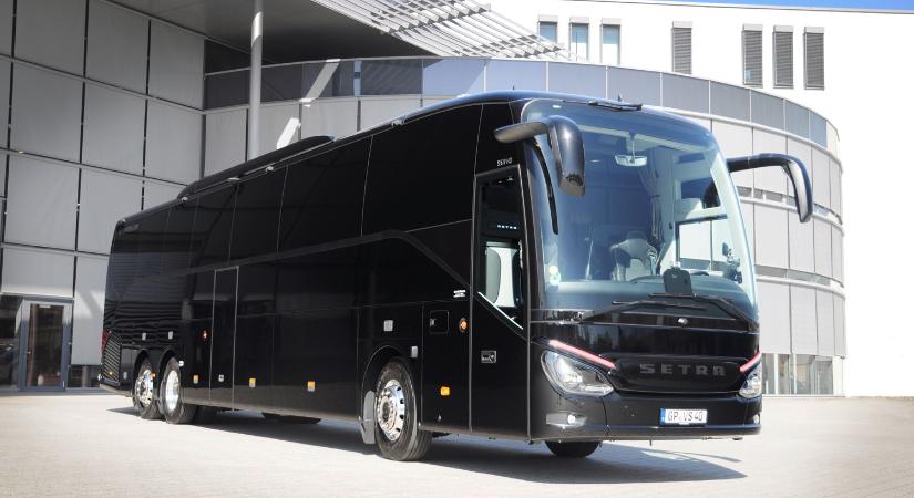 Sörrel kínálják az utasokat ezen a buszon