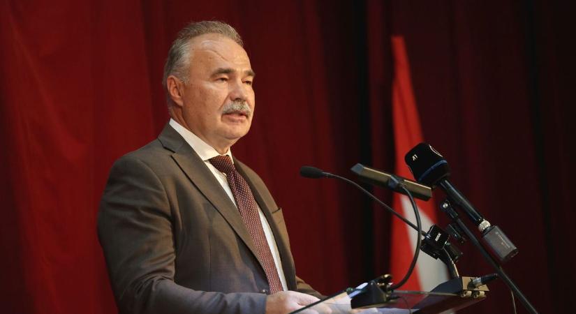 Nagy István nekiszegezte az egymillió forintos kérdést Brüsszelnek: kinek az érdekében megy szembe a gazdák akaratával?