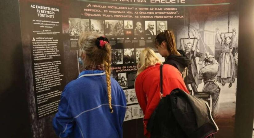 „Pszichiátria – Segítség vagy megtévesztés?” – Megrázó kiállítás nyílik a pszichiátriai jogsértésekről