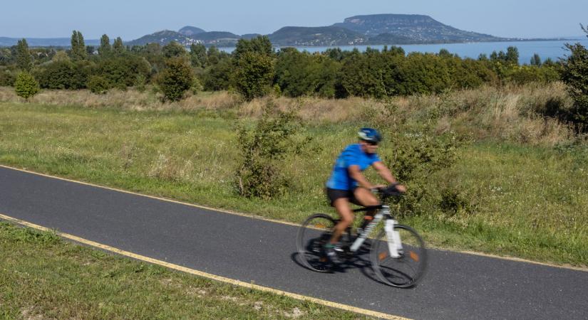 Ha a Balatonnál kerékpározik, itt sose tekerjen
