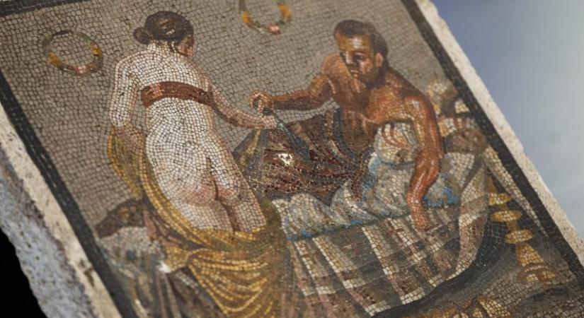 A világháborúban ellopott erotikus mozaik került vissza Pompejibe