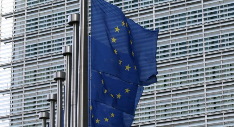 Ejti a digitális adót az Európai Bizottság, örülhetnek a techóriások és Trump is