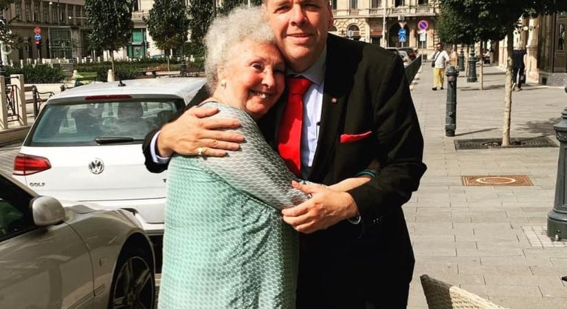 „Nagyon fáj, hogy nem ölelhettem meg utoljára” – Fodor Zsóka a reptéren tudta meg, hogy meghalt Schmuck Andor