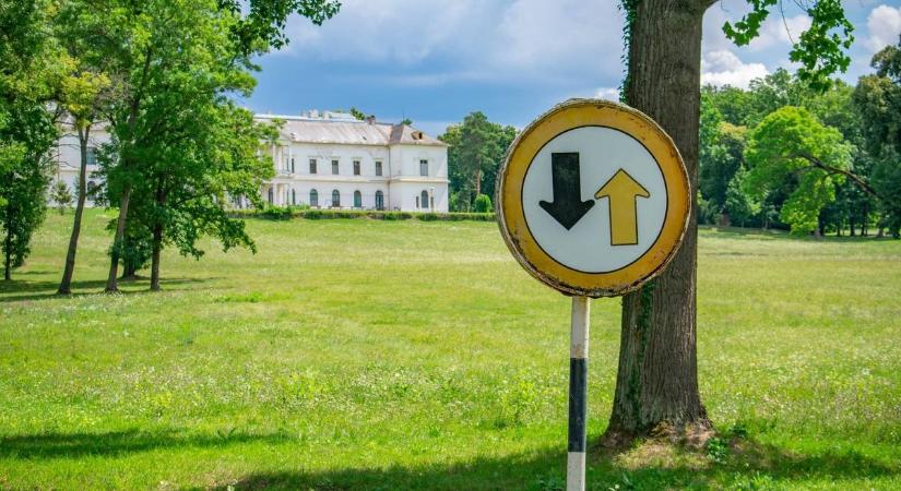Főúri kastélyból pszichiátria, majd szellemtanya lett ( galéria)