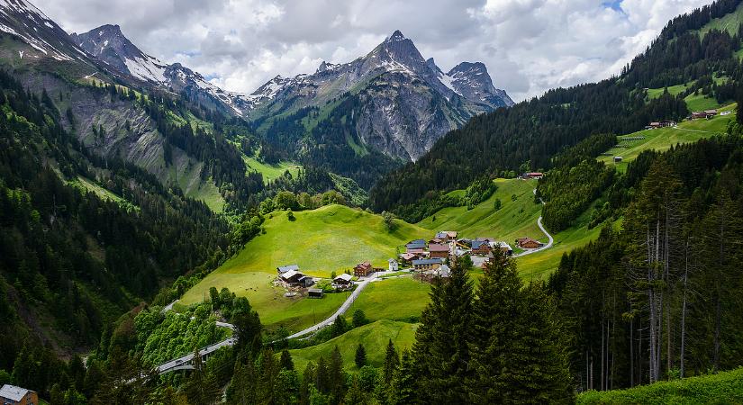 Már a hűsölő nyaralókra készül Ausztria: hatalmas pénzt pumpálnak a turizmusba