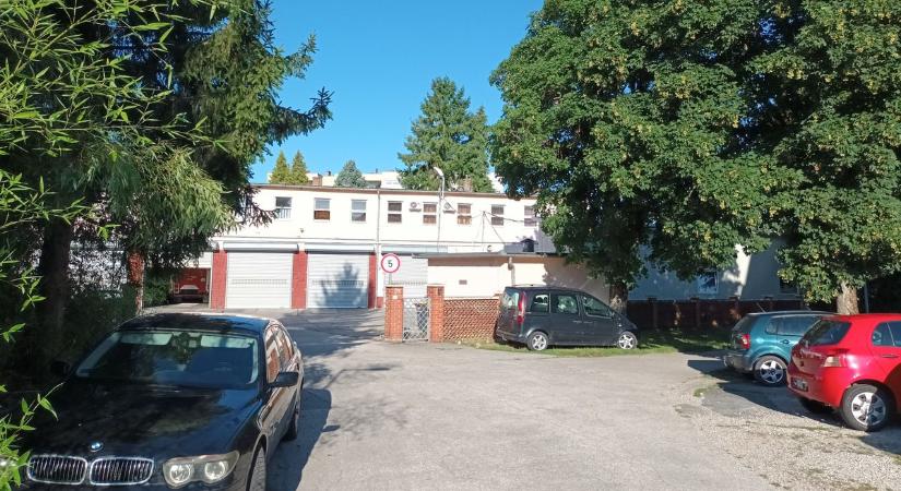 Luxusmárkák parkoltak tilosban a zalai városban