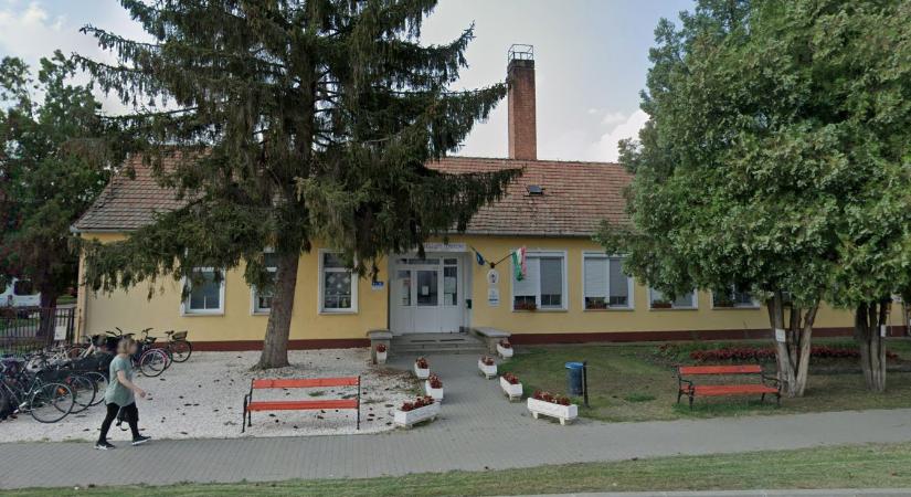 Megújul Mikepércsen a hivatal és környezete