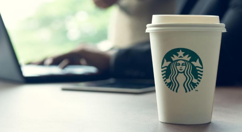 Ez kínos: a Starbucks ultimátumot adott a dolgozóinak – visszatérnek az irodába, vagy lehet menni