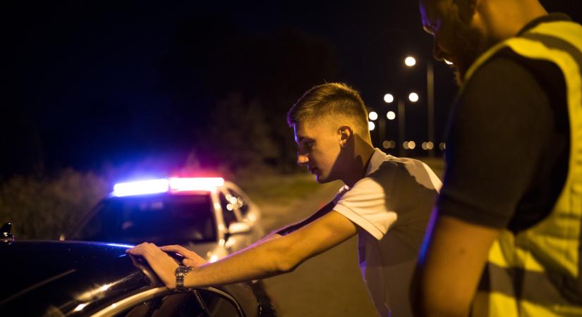Brutális autós üldözés volt a belvárosban: videón, ahogy elkapják az ámokfutót
