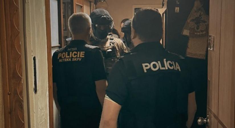 Nemzetközi összefogásban fogtak el egy ukrán állampolgárt a szlovákiai iskolákat érintő bombafenyegetések ügyében