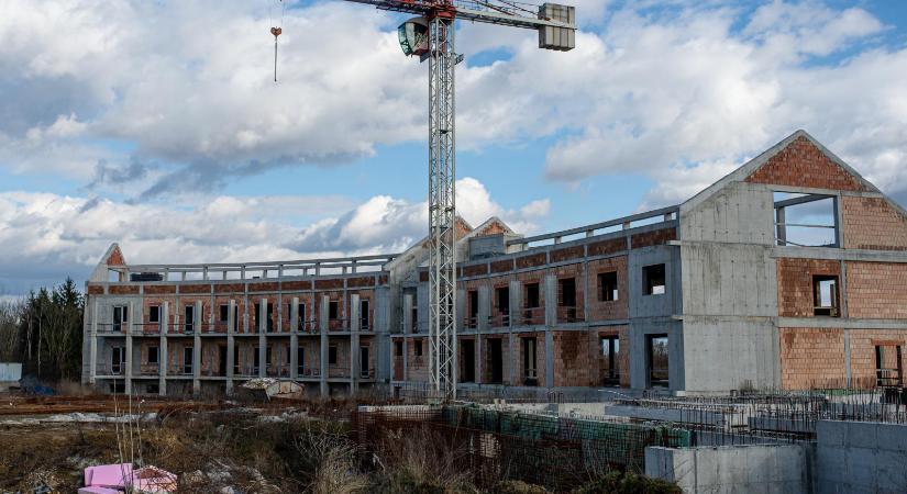 A kormányhű csoportnak sikerült átcsábítania egy ellenzéki képviselőt, időközi választás jön Csurgón